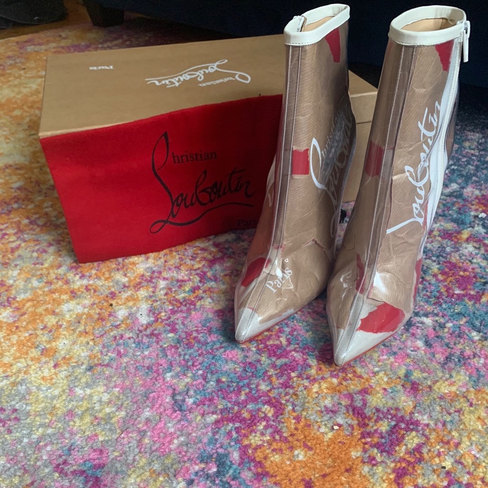 Christian Louboutin So Kate Booty